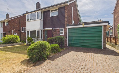House in Holmer Green, Little Missenden, England 1