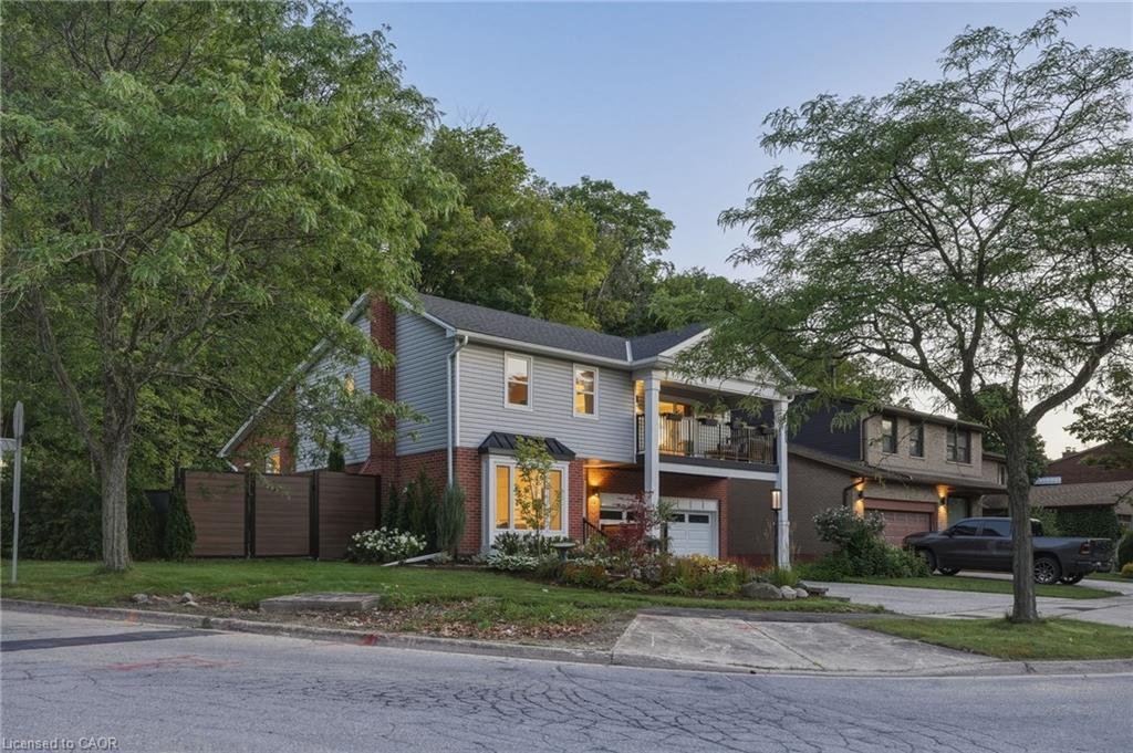 House in Hamilton, Ontario, Canada 5 - 18609634