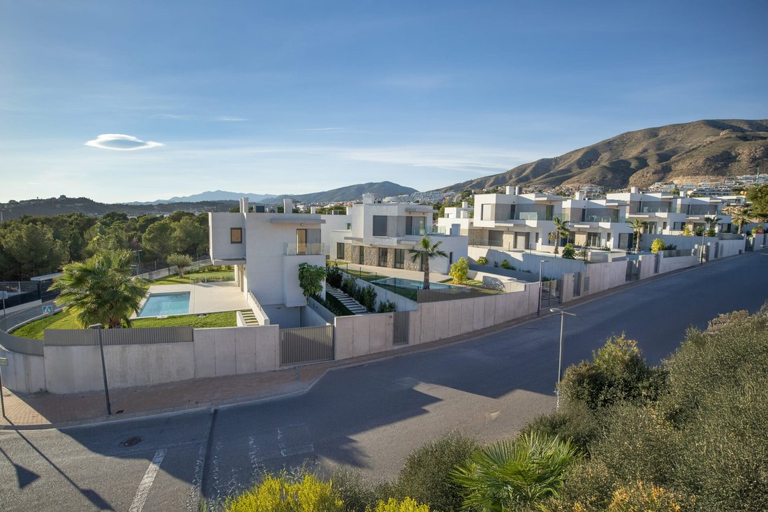 Villa in Finestrat, Valencian Community, Spain 1 - 18609276
