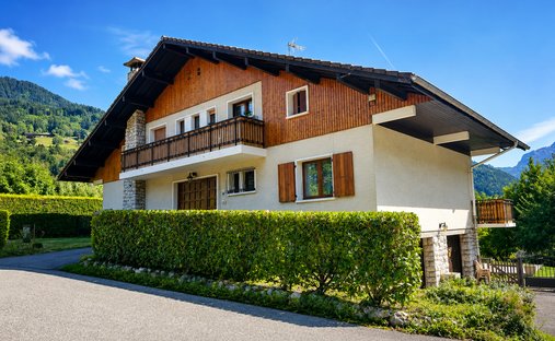 Casa a Nord, Thones, Francia 1