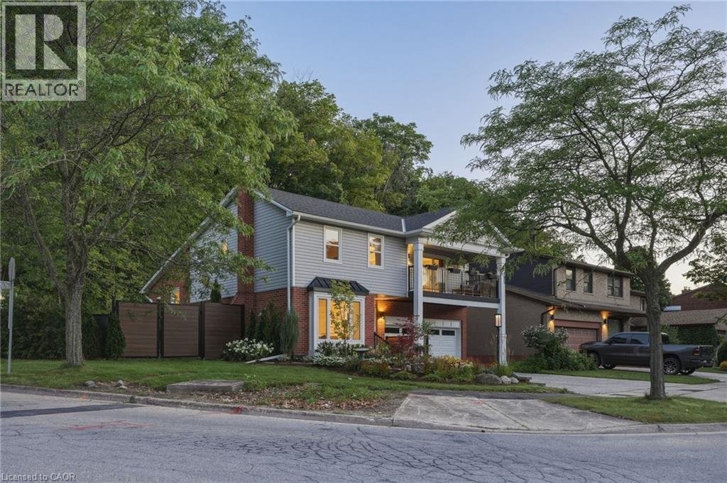 House in Hamilton, Ontario, Canada 5 - 18609613