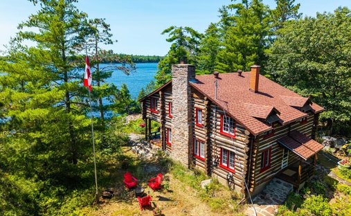 House in Gravenhurst, Ontario, Canada 1