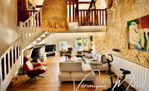 Farm Ranch in Lignan-de-Bordeaux, Nouvelle-Aquitaine, France 1