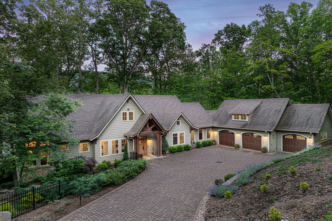 House in Candler, North Carolina, United States 1 - 15093676
