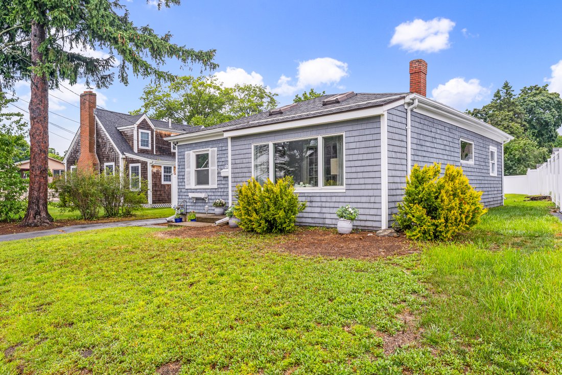 House in Barrington, Rhode Island, United States 2 - 18611366