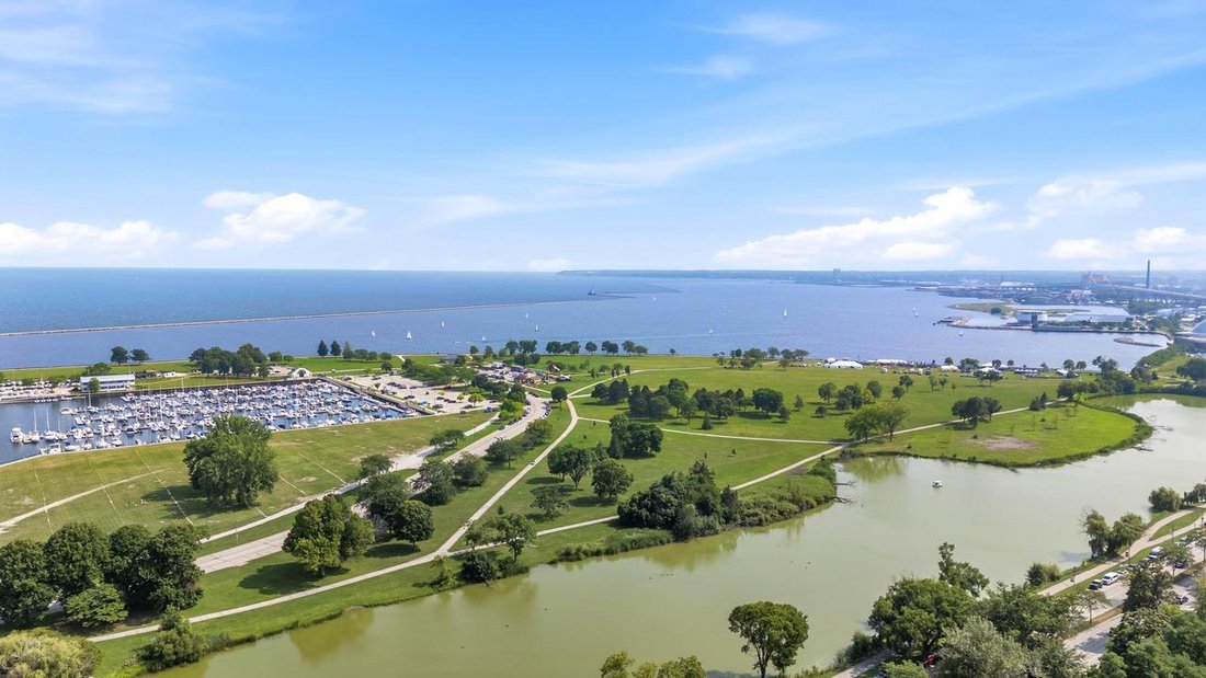 Condo in Milwaukee, Wisconsin, United States 1 - 17937063