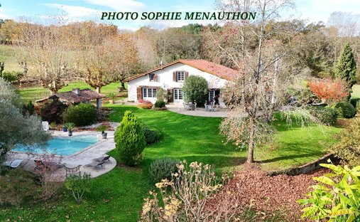 Farm Ranch in Sainte-Marie-de-Gosse, Nouvelle-Aquitaine, France 1