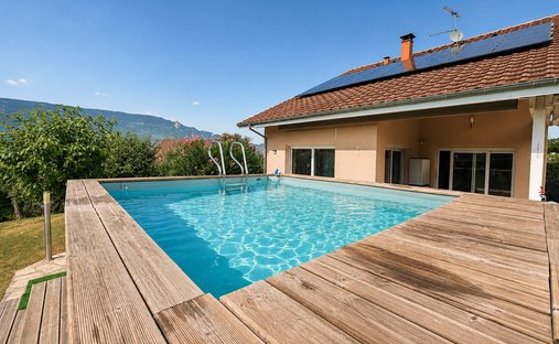 House in Mery, Auvergne-Rhône-Alpes, France 1