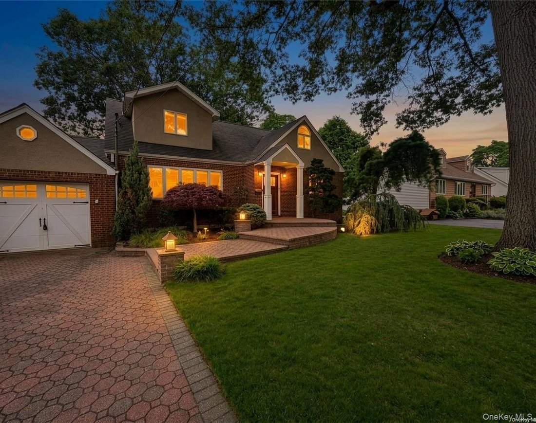 House in East Meadow, New York, United States 2 - 18263857
