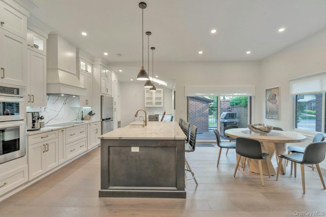 Condo in Manhasset, New York, United States 5 - 18612287