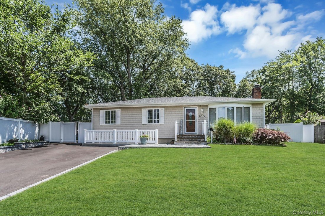 House in Smithtown, New York, United States 1 - 18613168