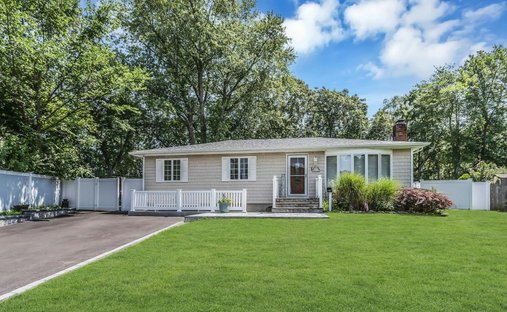 House in Smithtown, New York, United States 1