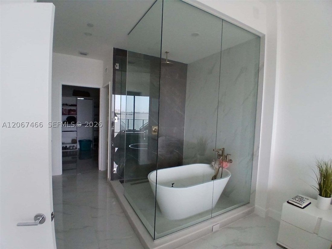 Condo in Miami, Florida, United States 5 - 18612505