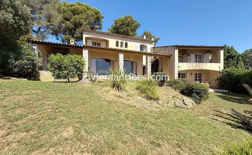 Estate in Fontmerle, Antibes, France 1
