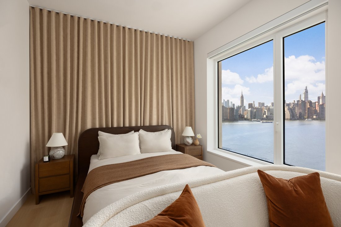 New York, New York, United States 3 - 18613544