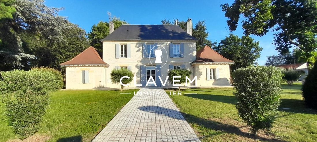 Estate in Pineuilh, Nouvelle-Aquitaine, France 1 - 18614869