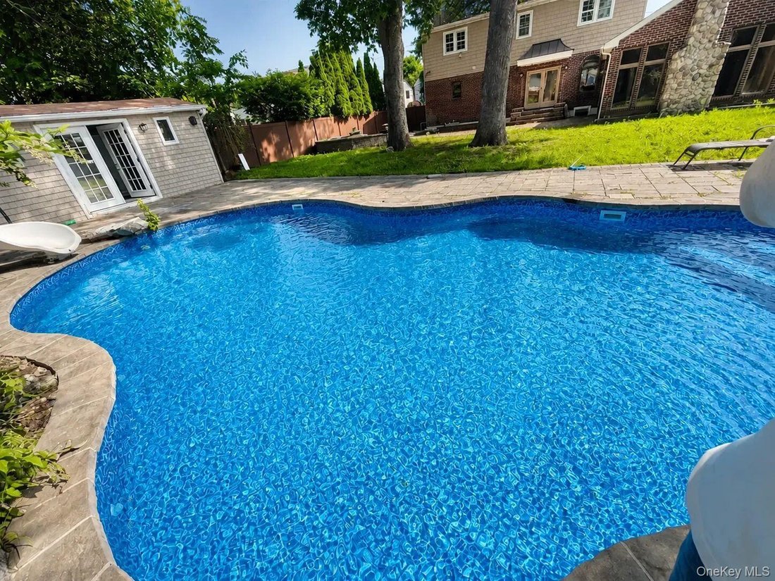 House in East Meadow, New York, United States 5 - 18263857