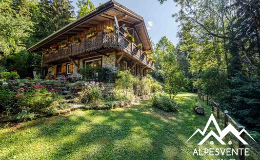House in Seytroux, Auvergne-Rhône-Alpes, France 1