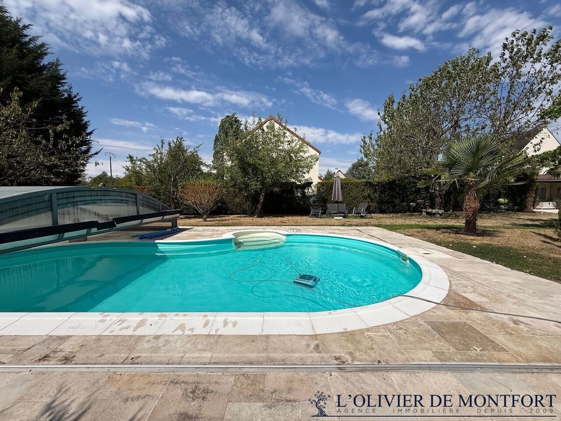 House in Les Essarts-le-Roi, Ile-de-France, France 2 - 18612272
