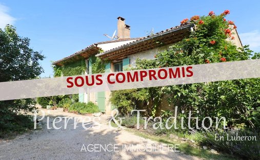 Estate in Rustrel, Provence-Alpes-Côte d'Azur, France 1