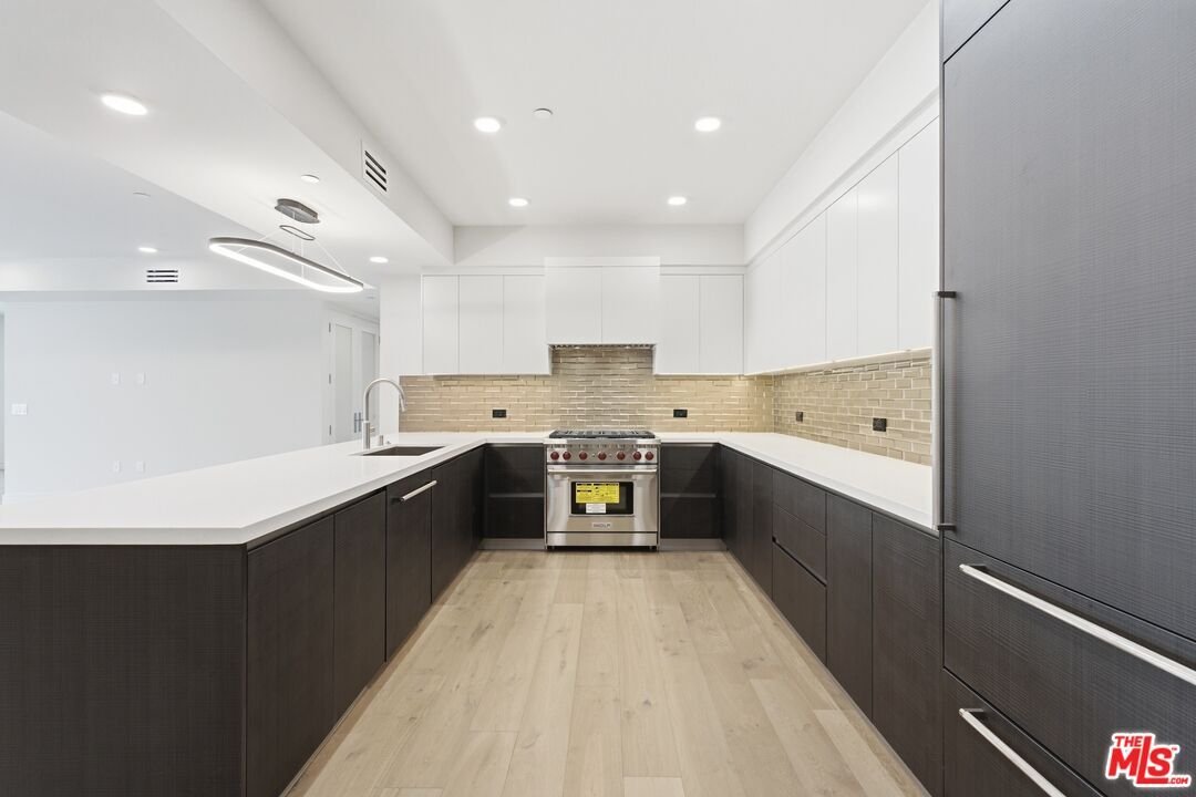 Condo in Los Angeles, California, United States 3 - 18070564