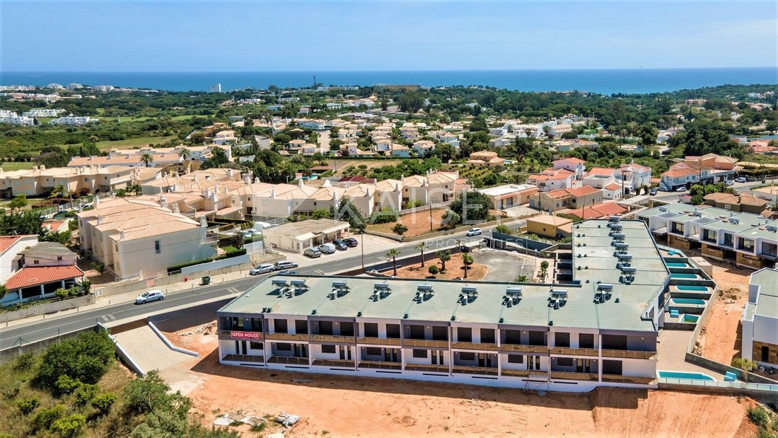 Townhouse in Olhos de Agua, Algarve, Portugal 2 - 12454498