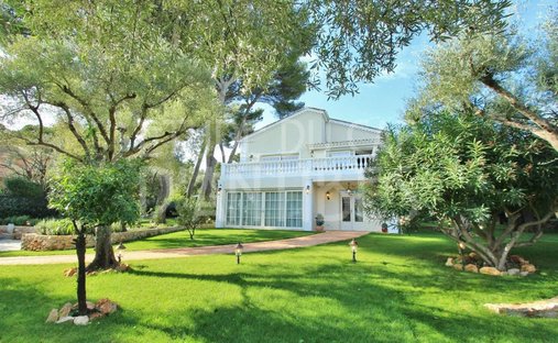 Villa in Fontmerle, Antibes, France 1