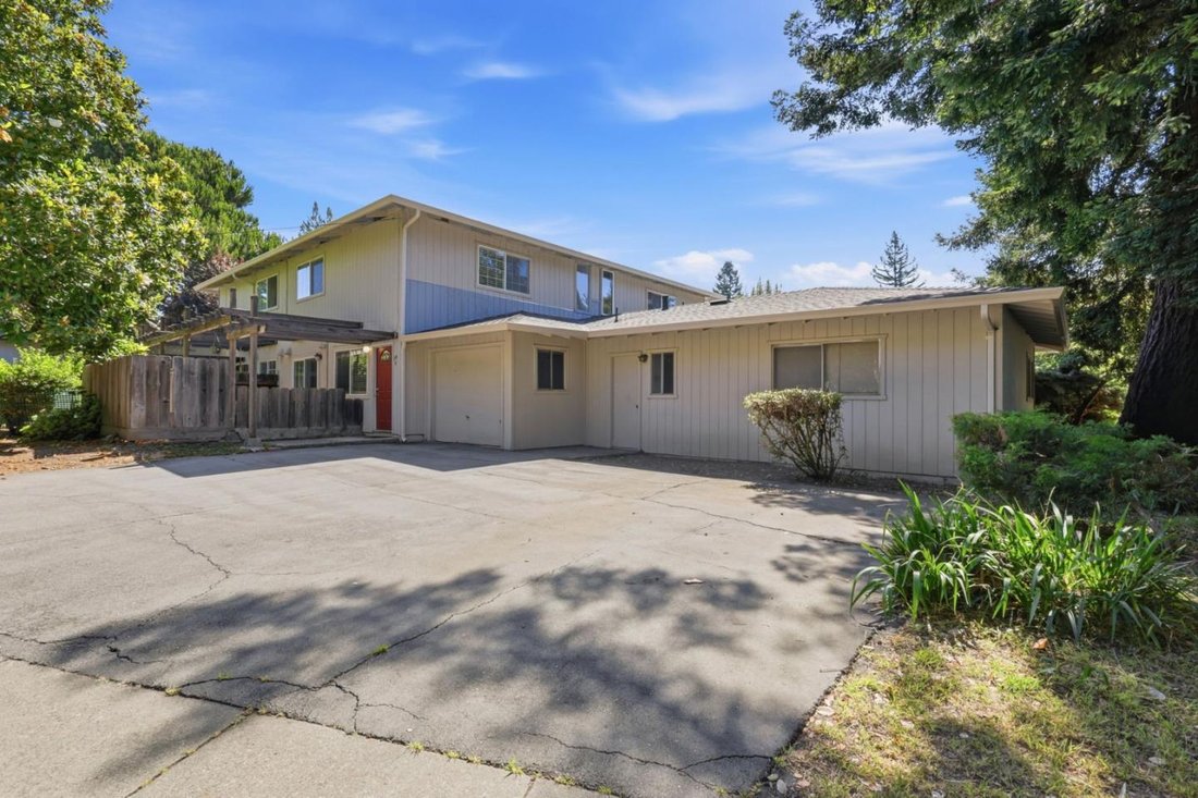 Scotts Valley, California, United States 4 - 18615704