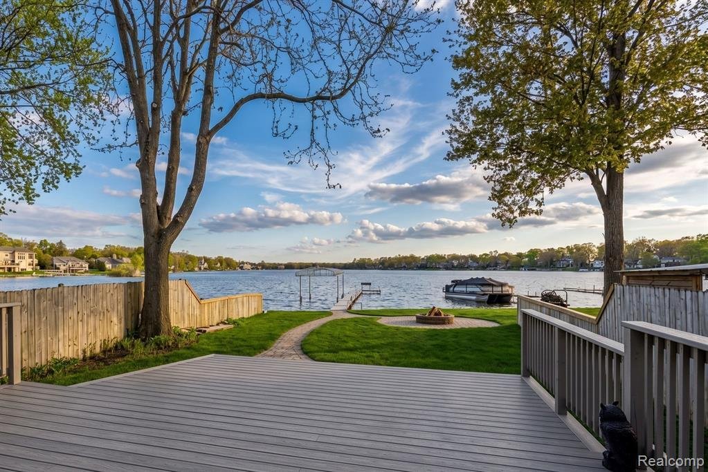 House in Commerce Charter Township, Michigan, United States 2 - 18609182