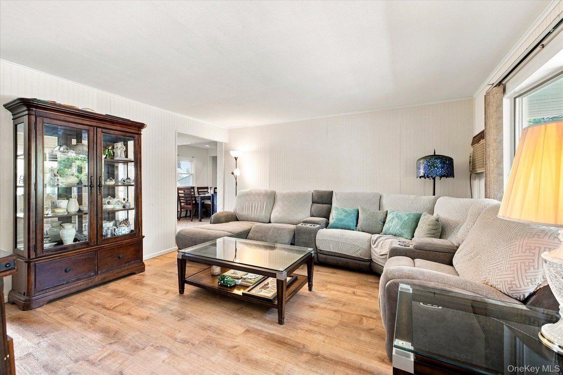 House in Bellmore, New York, United States 5 - 18610281