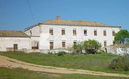 Land in Praia dos Pescadores, Olhos de Agua, Portugal 1