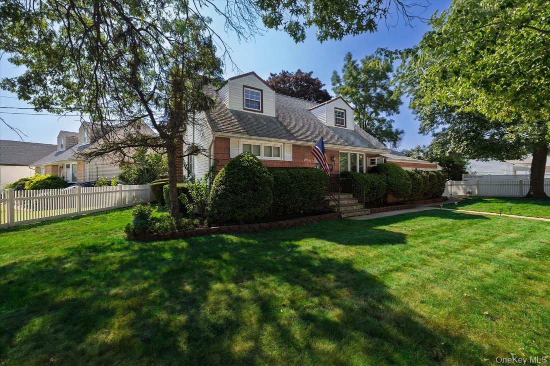 House in Bellmore, New York, United States 3 - 18610281