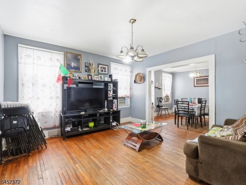Elizabeth, New Jersey, United States 2 - 18611010