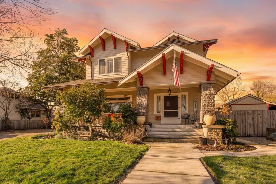 House in Medford, Oregon, United States 1 - 17312065