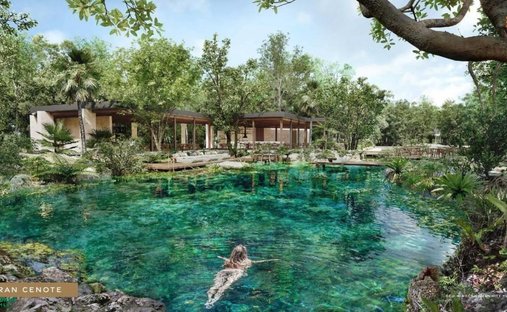 Land in Crucero de las Ruinas de Tulum, Quintana Roo, Mexico 1