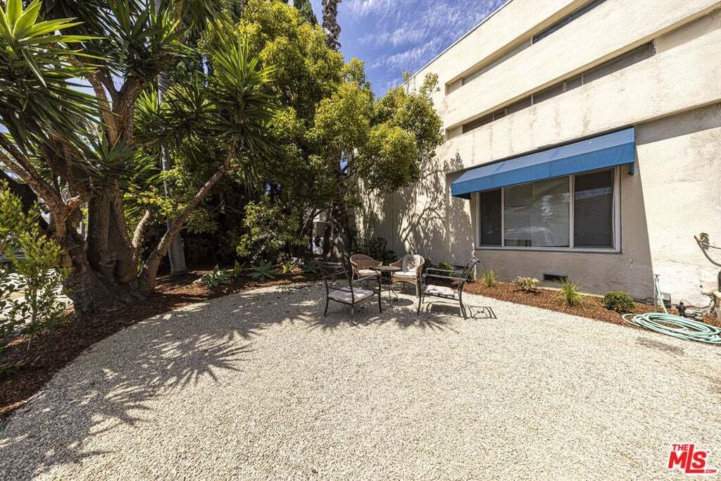 Los Angeles, California, United States 4 - 18615382