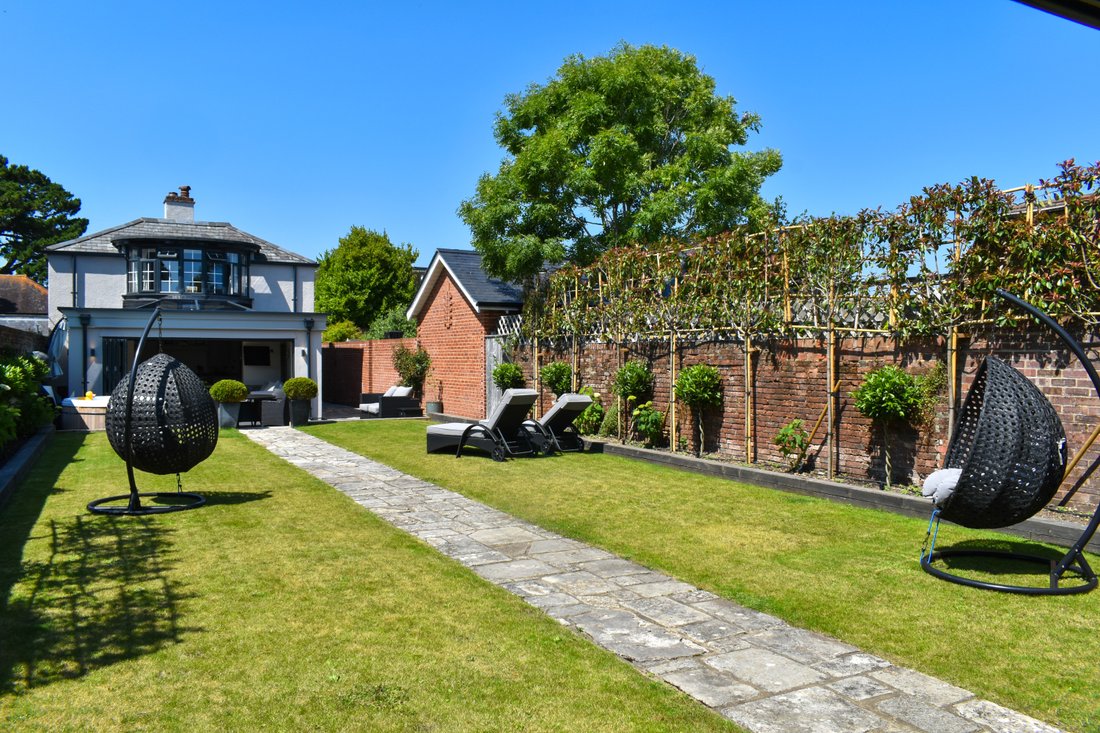 House in Lymington, England 1 - 18615292