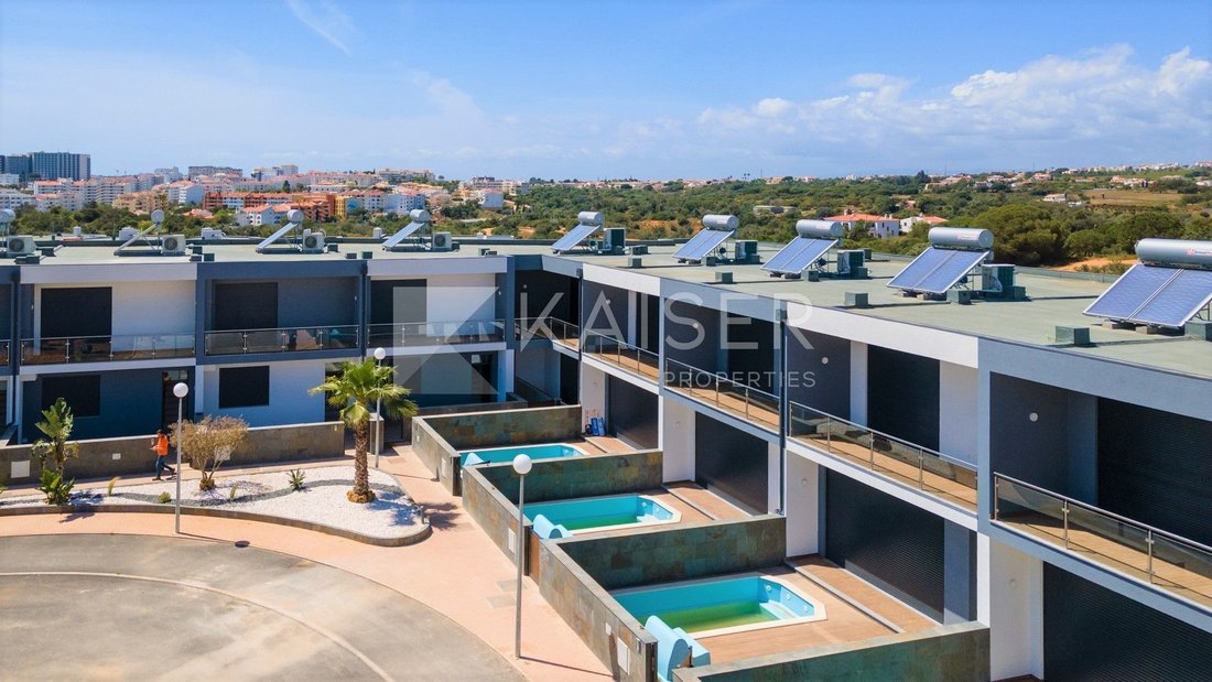 Townhouse in Olhos de Agua, Algarve, Portugal 1 - 12454498