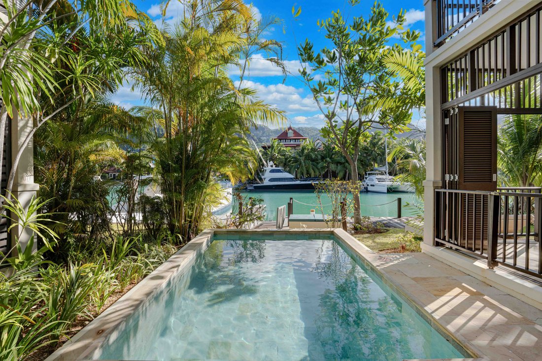 Townhouse in Providence, Seychelles 3 - 18608974