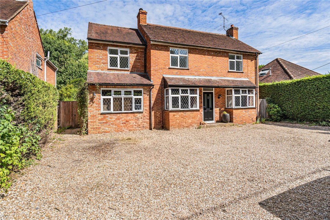 House in Seale, England 1 - 18611698