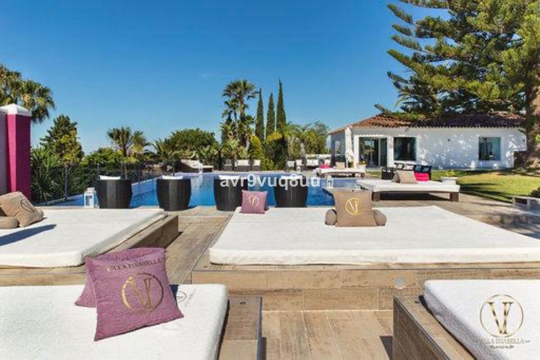 Villa in Elviria-Cabopino, Marbella, Spain 2 - 12295840