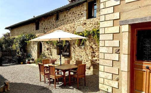 Casa a Confolens, Nuova Aquitania, Francia 1