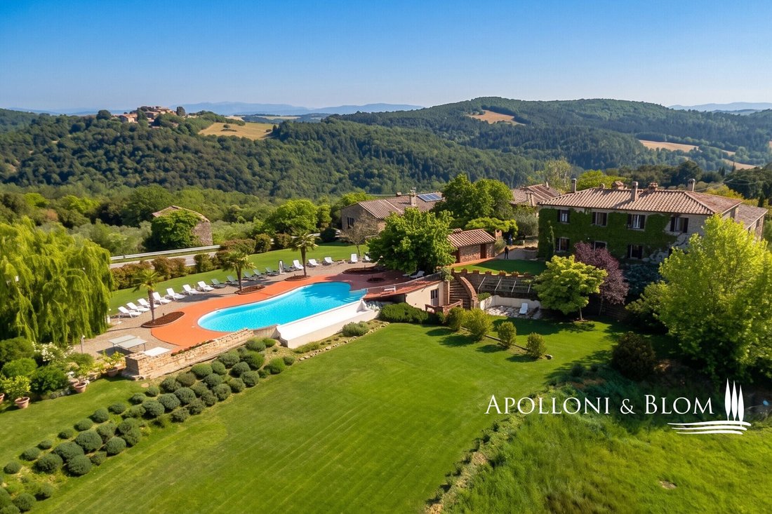 Villa in Murlo, Tuscany, Italy 2 - 12365029