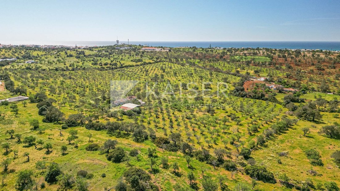 Land in Praia dos Pescadores, Olhos de Agua, Portugal 1 - 10611804