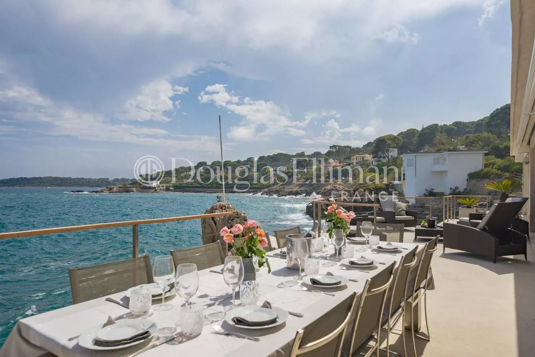 Villa in Antibes, Provence-Alpes-Côte d'Azur, France 1 - 18610866