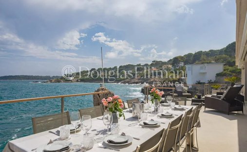 Villa in Antibes, Provence-Alpes-Côte d'Azur, France 1