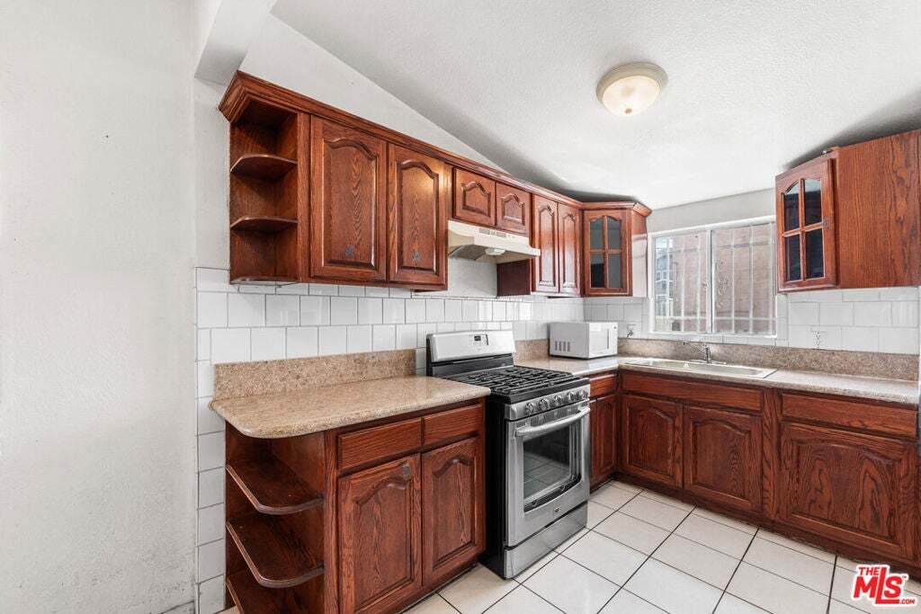 Los Angeles, California, United States 3 - 18611847