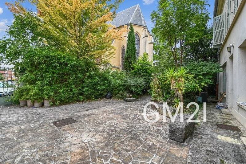 Castle in Insurrection, Vanves, France 3 - 18063776
