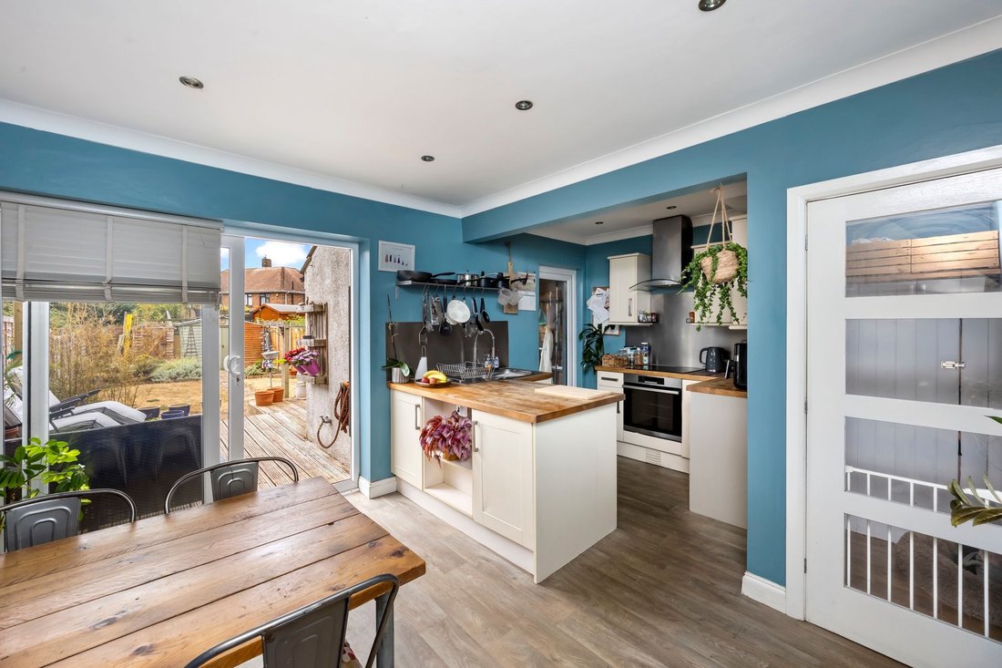 House in West Sussex, England 3 - 18610554