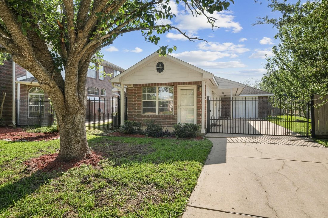 House in Friendswood, Texas, United States 3 - 18613424